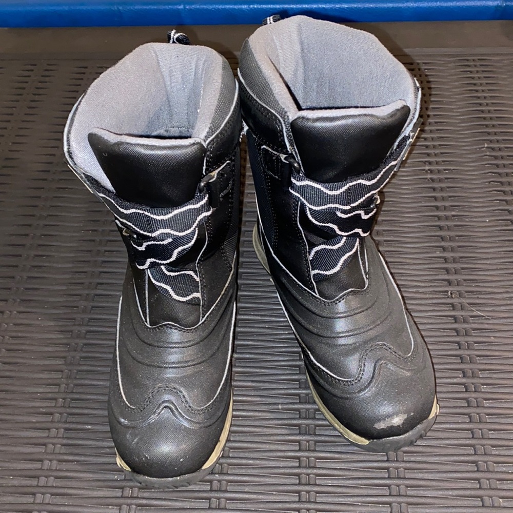 LL Bean kids snow boots